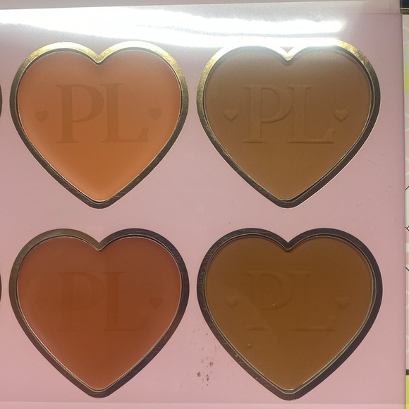 Plouise all over the place, face palette are highlighter, blush, cream,&powder - Picture 4 of 5